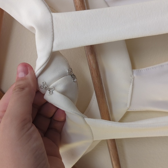 NWT Bebe White Cropped Halter Top - Picture 9 of 13